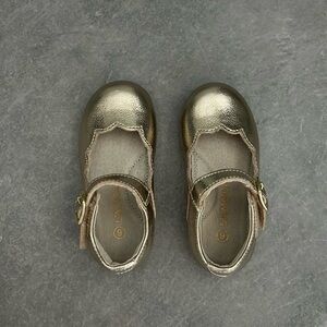 L'Amour Metallic Gold Scalloped Dress Shoes